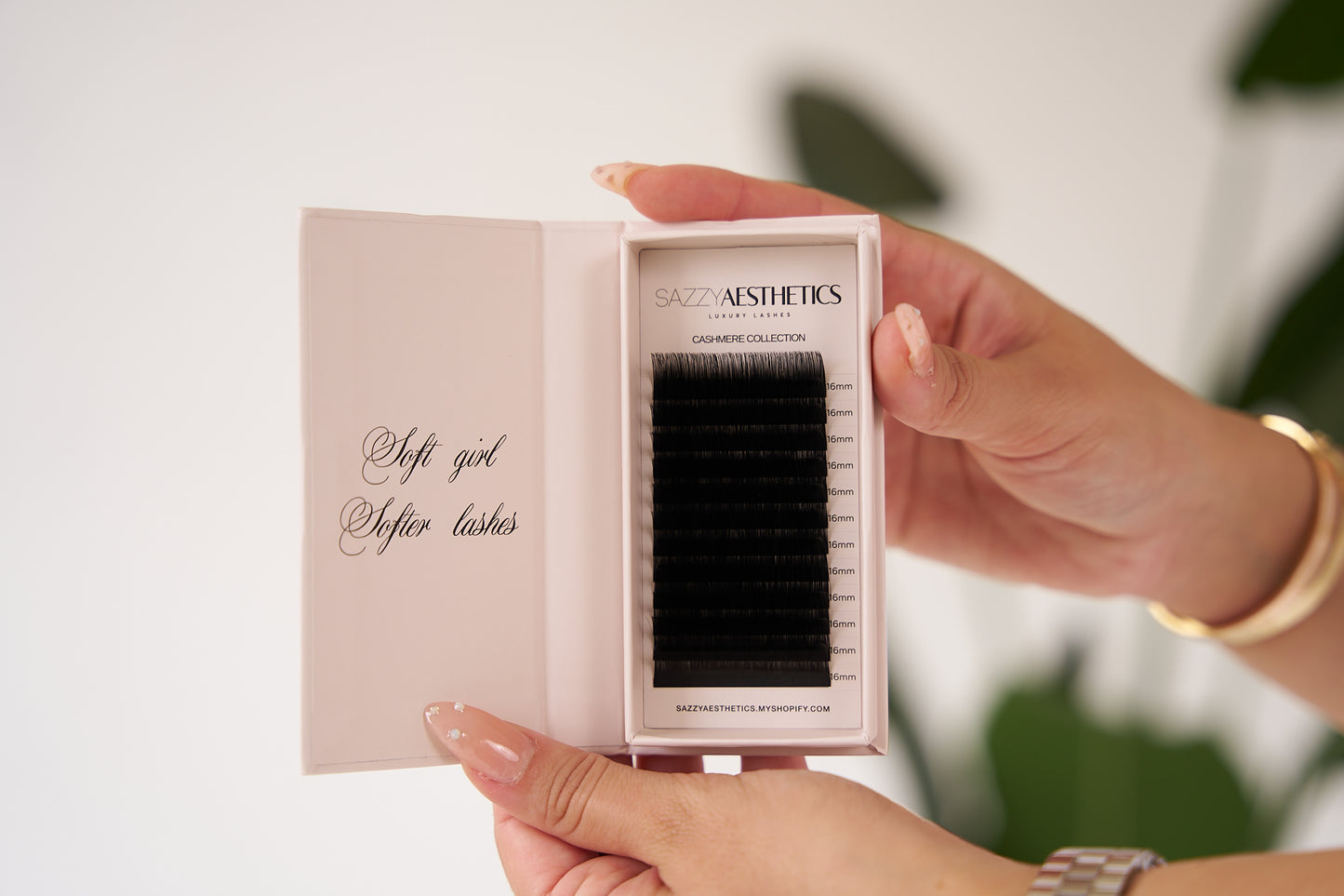 0.03 Lash Trays
